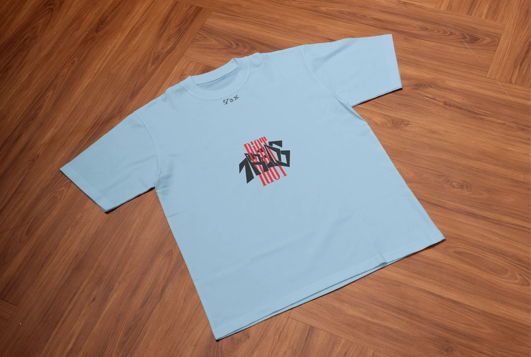 Светлая футболка RIOT TREDS